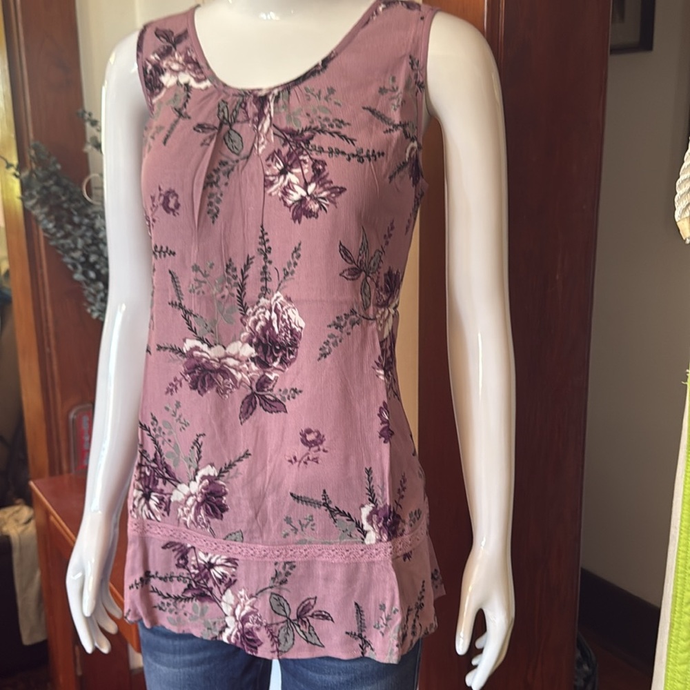 NWT northern reflections size small Floral Pink Sleeveless Top